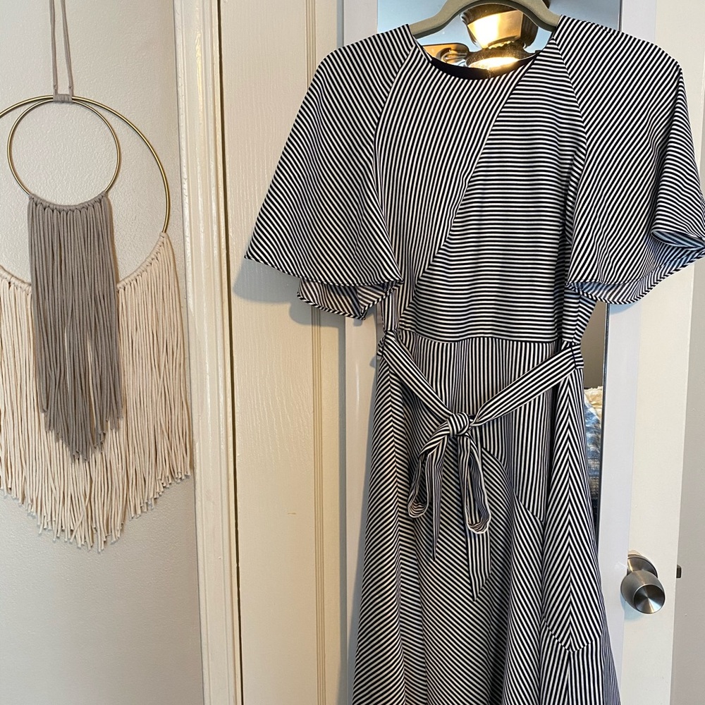Banana Republic navy/white cocktail dress, size 4P